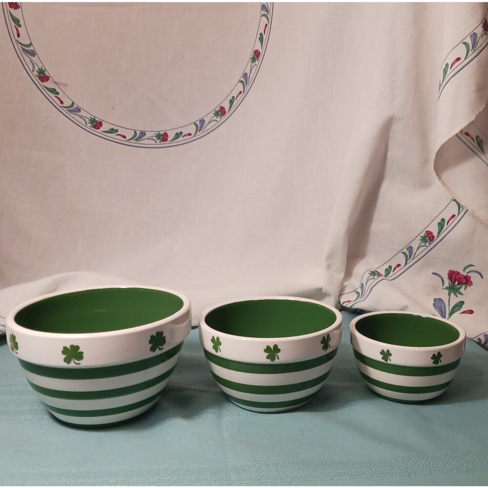 Set of 3 Nesting Bowls Terramoto Ceramic St. Patrick's Day Shamrock Design NWOT